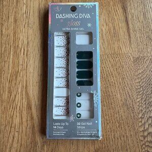 Dashing Diva Holiday Nail Strip Set Celebration Toast NWT